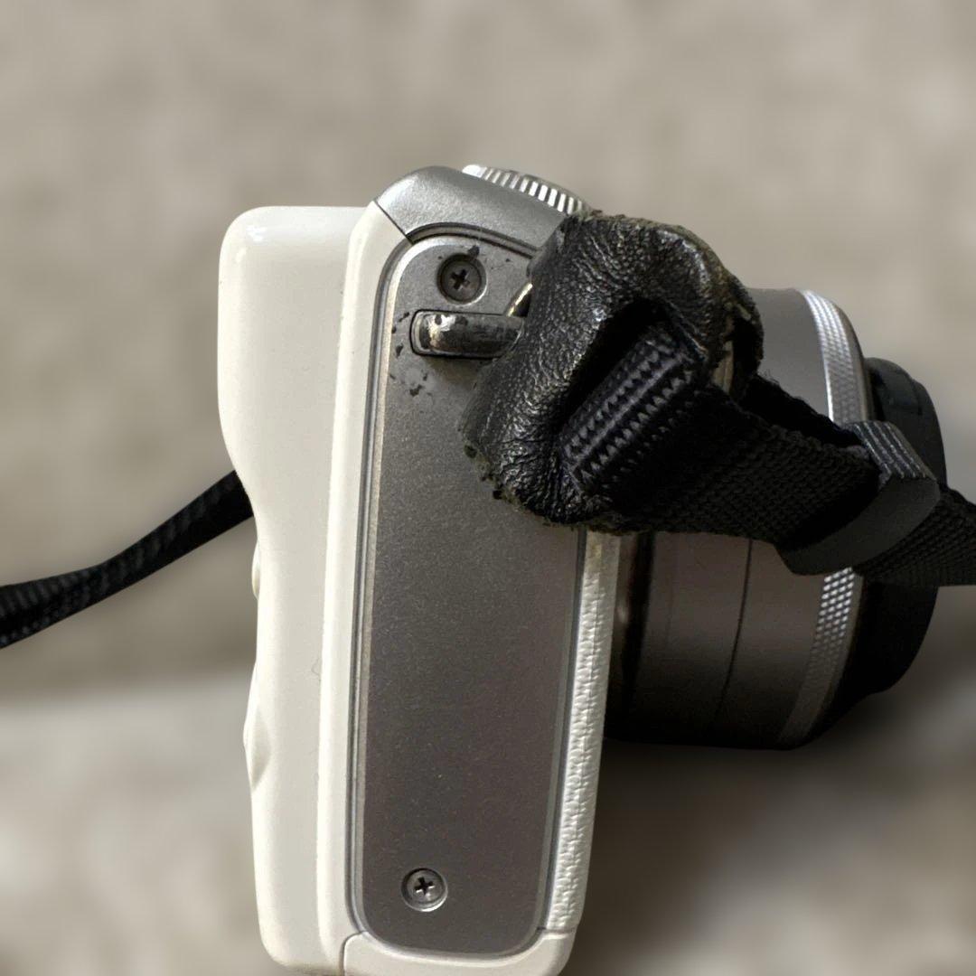 Canon EOS M100 ミラーレスカメラ レンズ付き