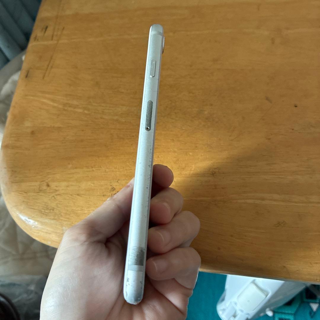 iPhone 8 シルバー 本体　64 simフリー