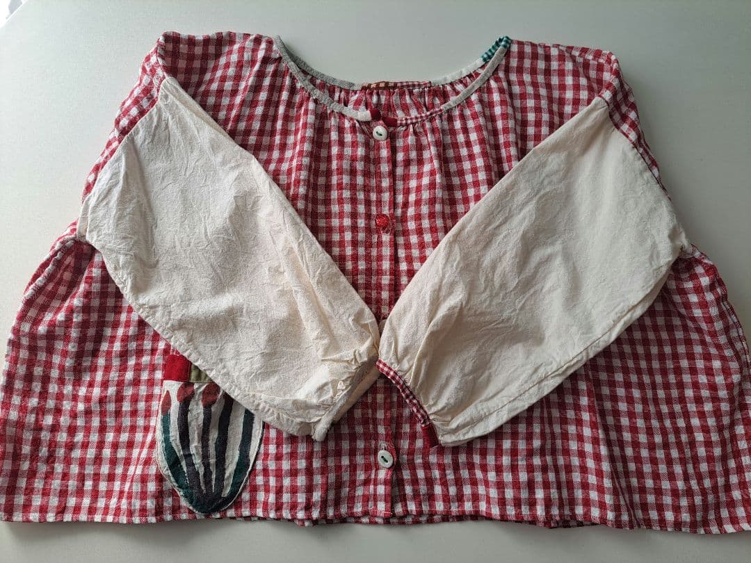 早川ユミさん　ジャケットブラウス　赤チェック