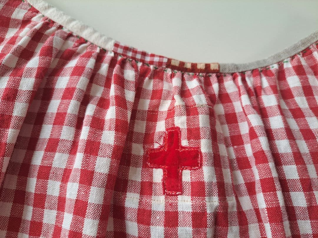 早川ユミさん　ジャケットブラウス　赤チェック