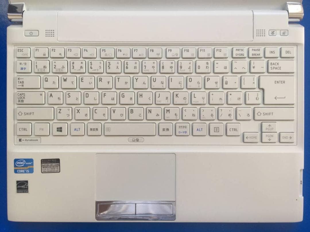 東芝 dynabook R732/E26HW　コンパクト ノートパソコン　①