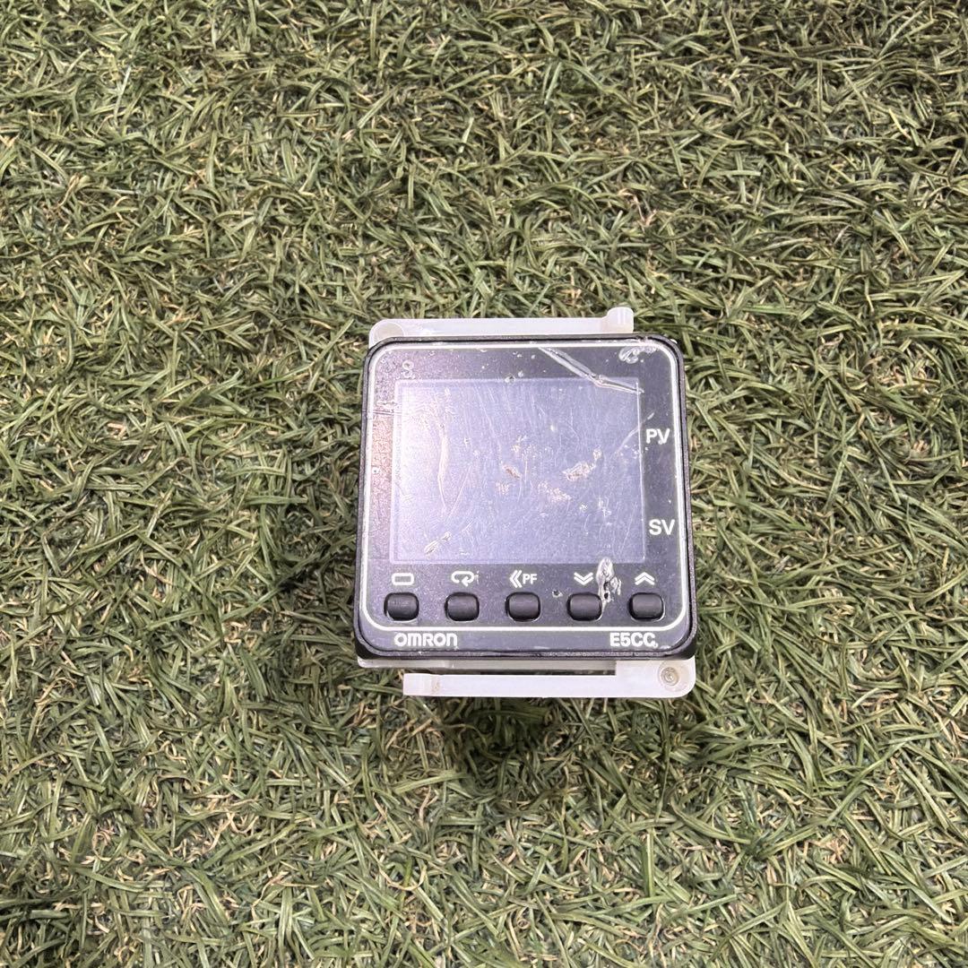 中古 OMRON E5CC-RX2ASM-000 温度調節器 動作保証