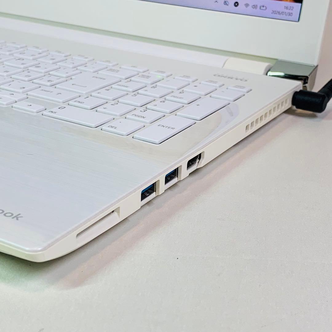 Core i7✨SSD240GB✨16GB✨東芝✨オフィス✨白✨ノートパソコン
