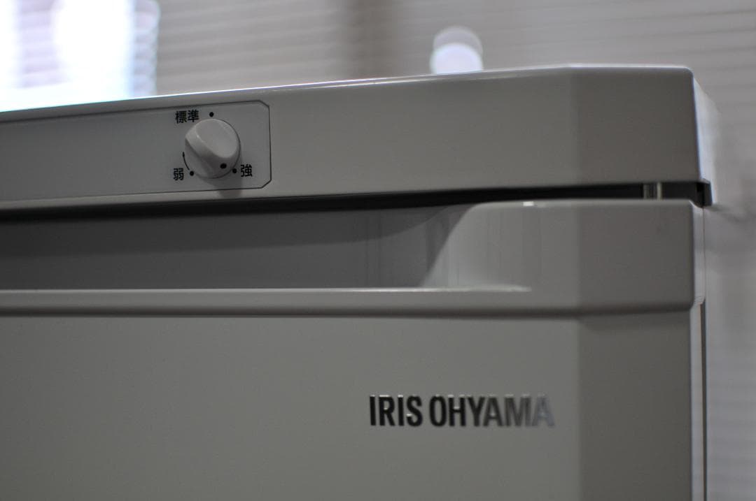 美品アイリスオーヤマ 冷凍庫 85L ホワイト IUSD-9B-W 2023年製