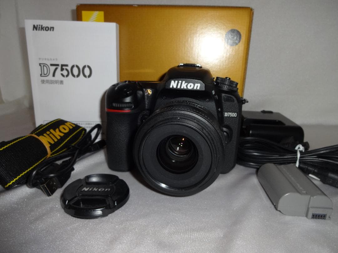 NIKON D7500デジタル一眼レフカメラボディ　ショット数27300です。