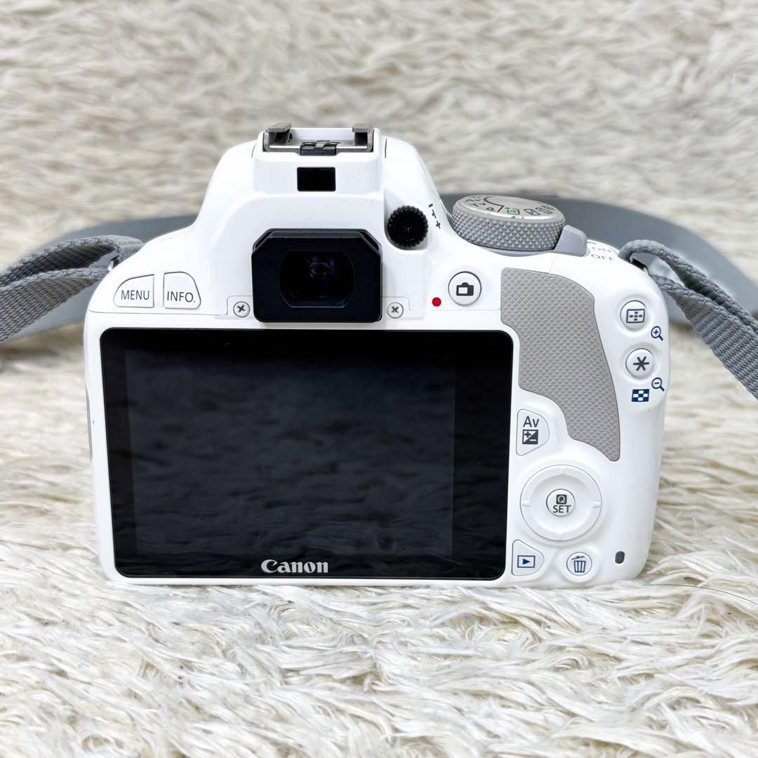 【極美品】キャノン EOSKISS X7 ダブルレンズキット ホワイト 白