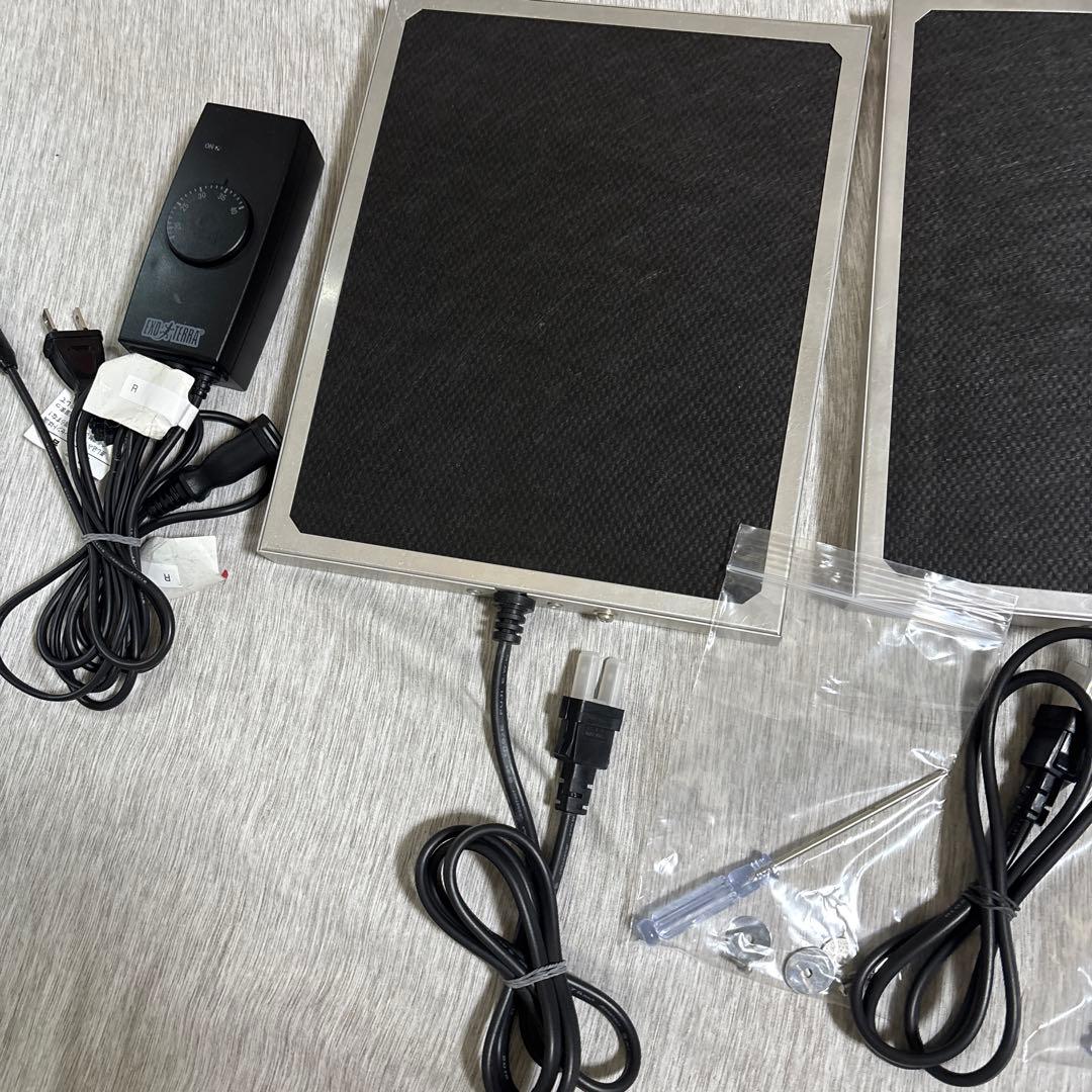 爬虫類用暖トツMサイズ2個、エキゾテラサーモ