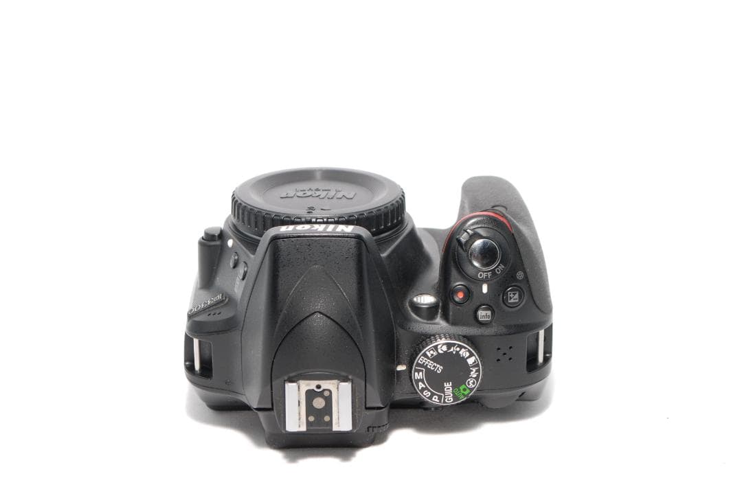 ✨Nikon D3300✨初心者さんおすすめ✨ショット数少✨一眼レフカメラ✨