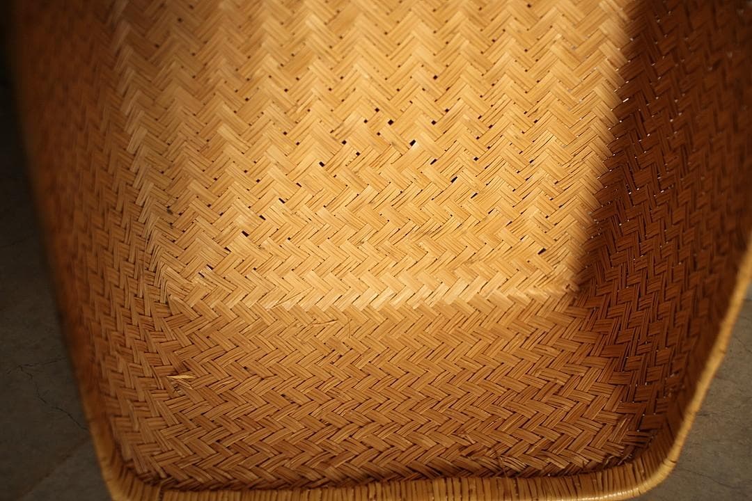 状態良く形の綺麗な古い竹編みの収納かご　行李