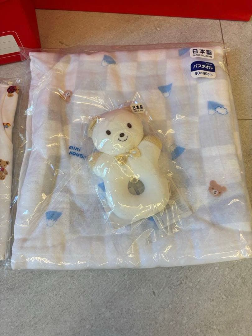 【未開封新品未使用】ミキハウス　ロンパース&バスタオル&ラトル　ギフトセット