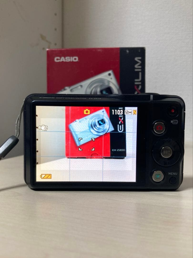 デジタルカメラ CASIO EXILIM EX-Z200
