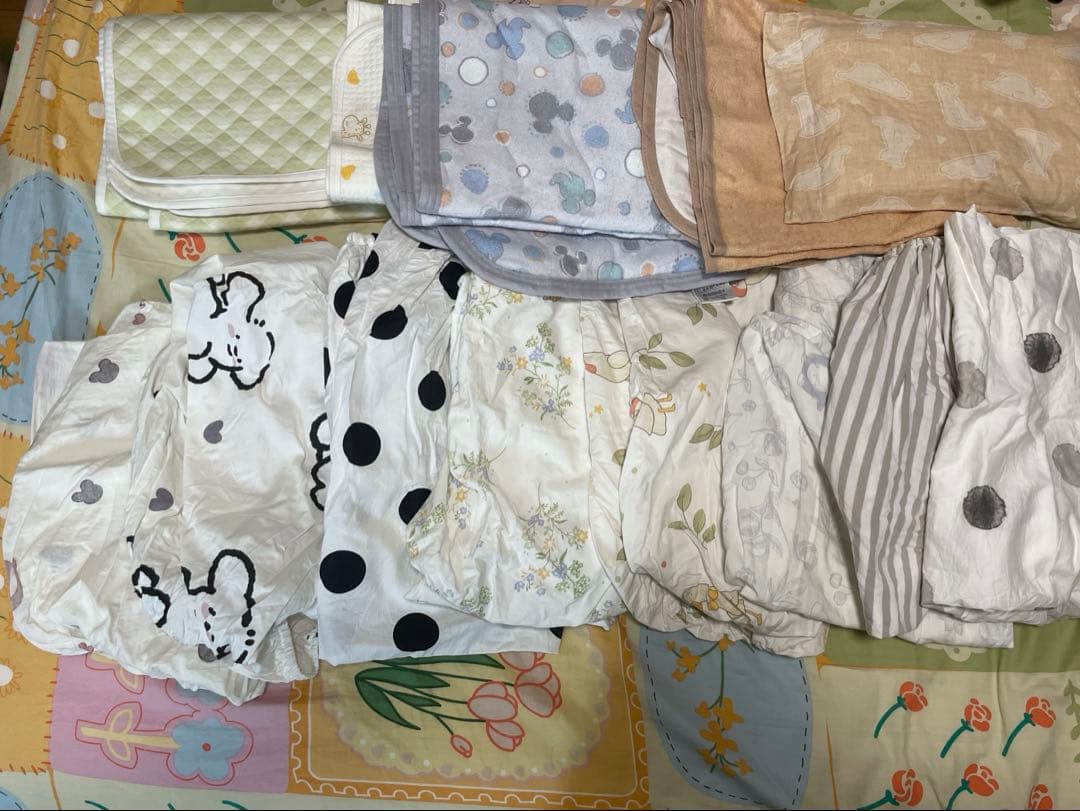 折りたたみベビーベッド 木製ベビーベッド キャスター付き マットレス付き