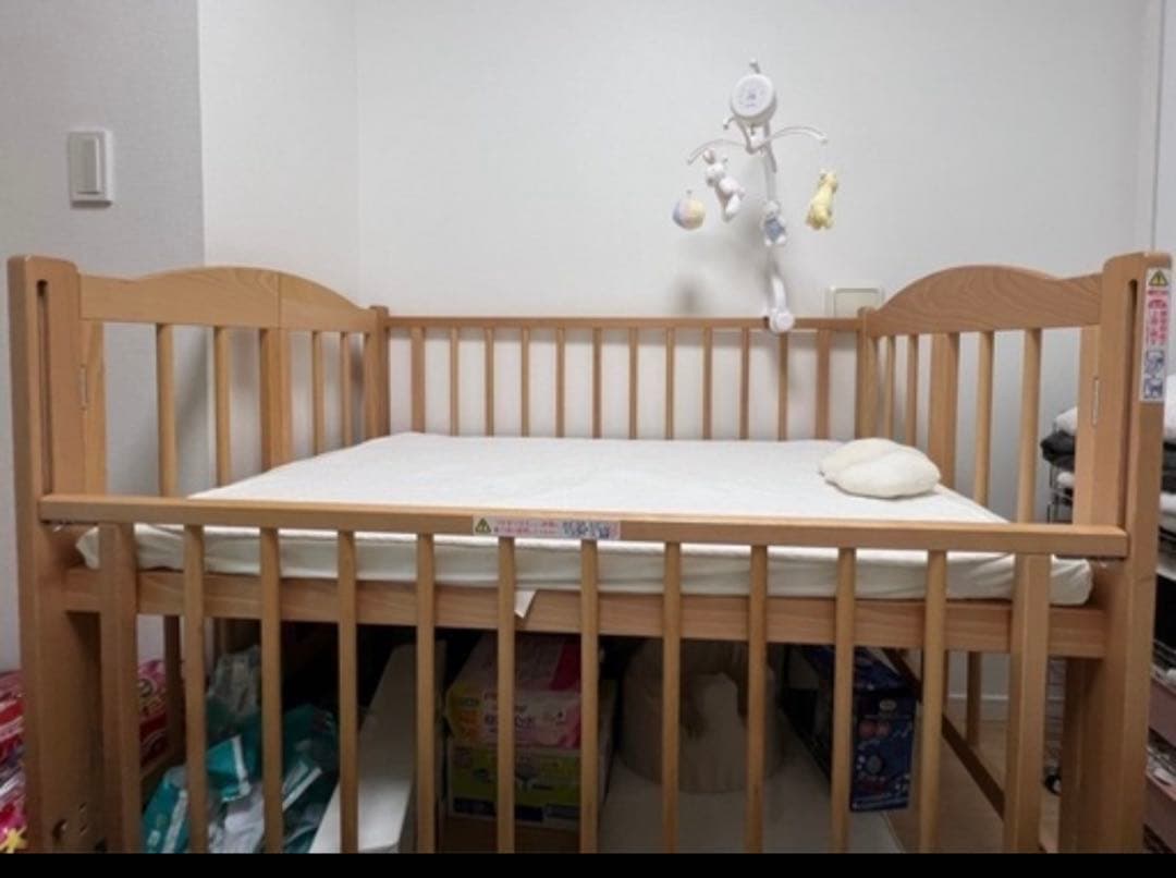 折りたたみベビーベッド 木製ベビーベッド キャスター付き マットレス付き