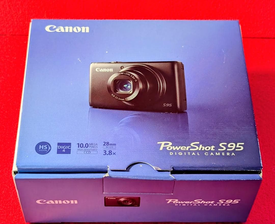 Canon PowerShot S95 本体と付属品
