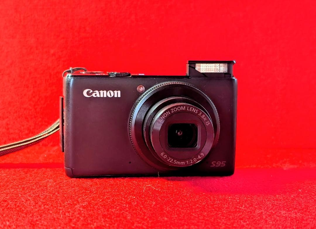 Canon PowerShot S95 本体と付属品