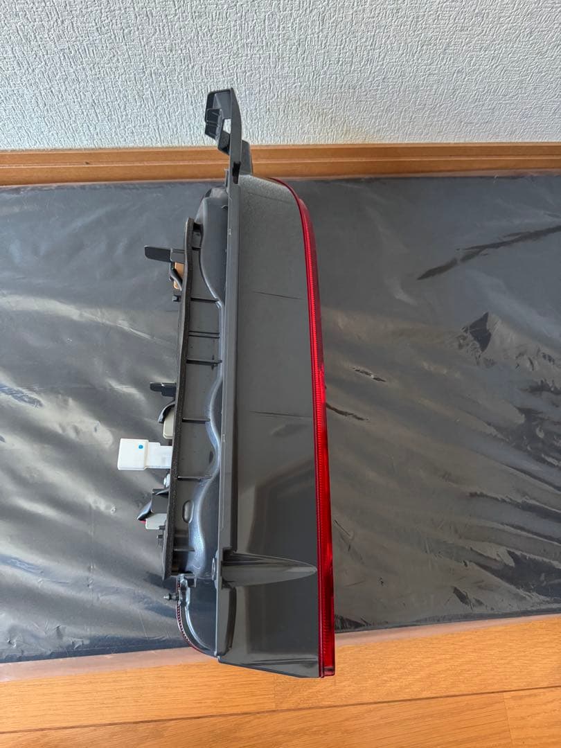 ハイエース 6型 スーパーGL 純正テールランプ 左右セット 赤