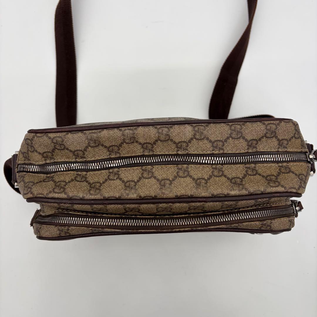 GUCCI ショルダーバッグ カメラバッグ GGスプリーム ロゴ型押し 男女可能
