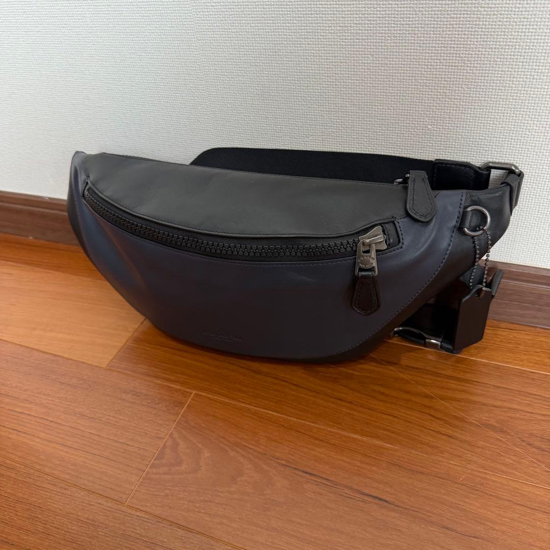 【コーチ】メンズウェストポーチ・ネイビー　※美品