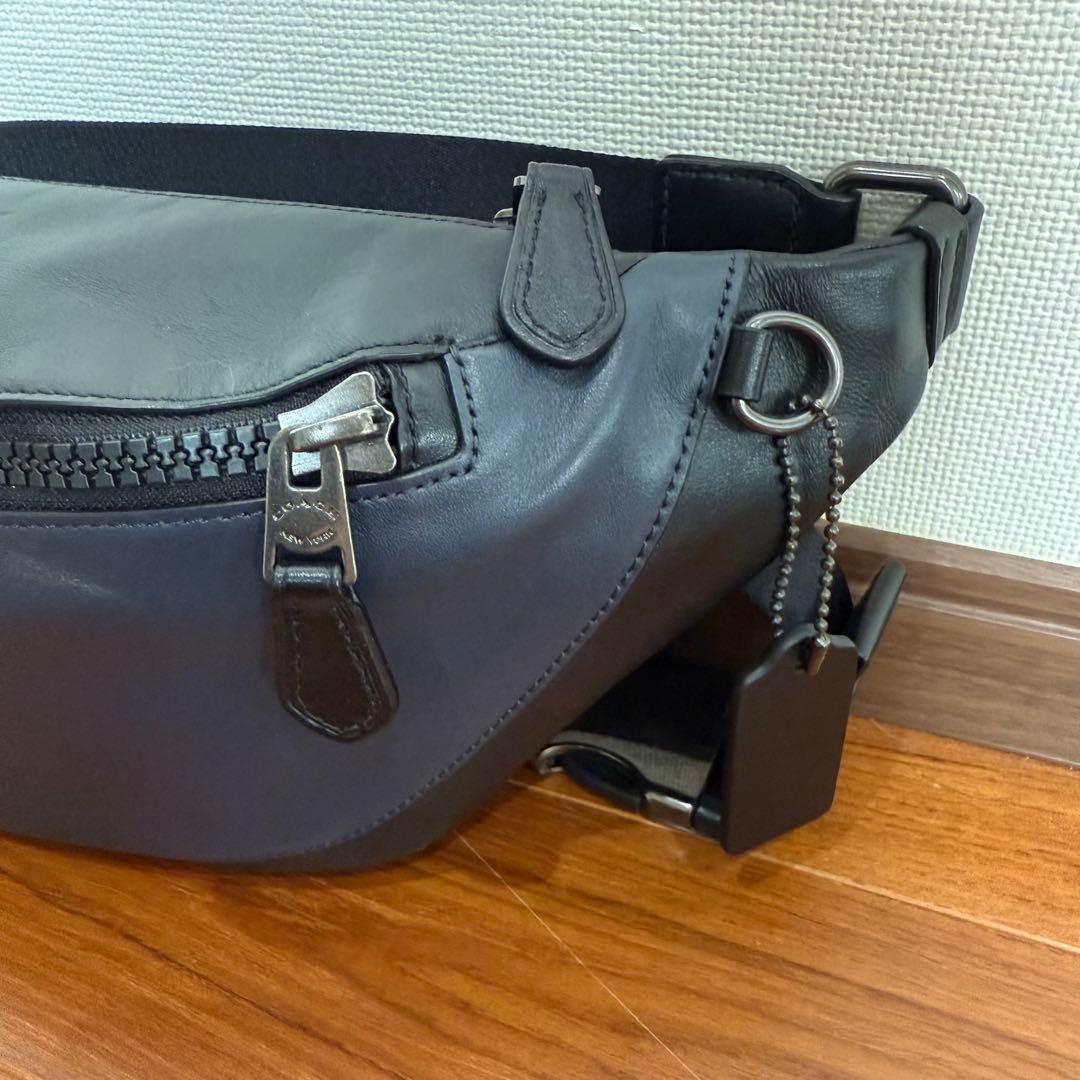 【コーチ】メンズウェストポーチ・ネイビー　※美品