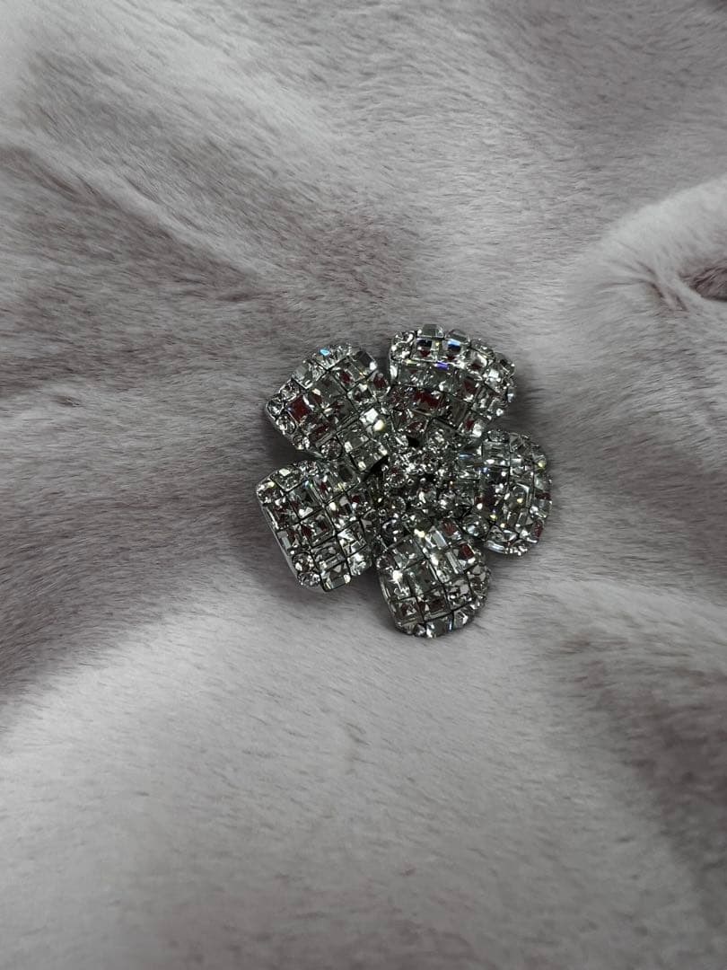 FOXEYクリスタル風花形ブローチ 約4cm