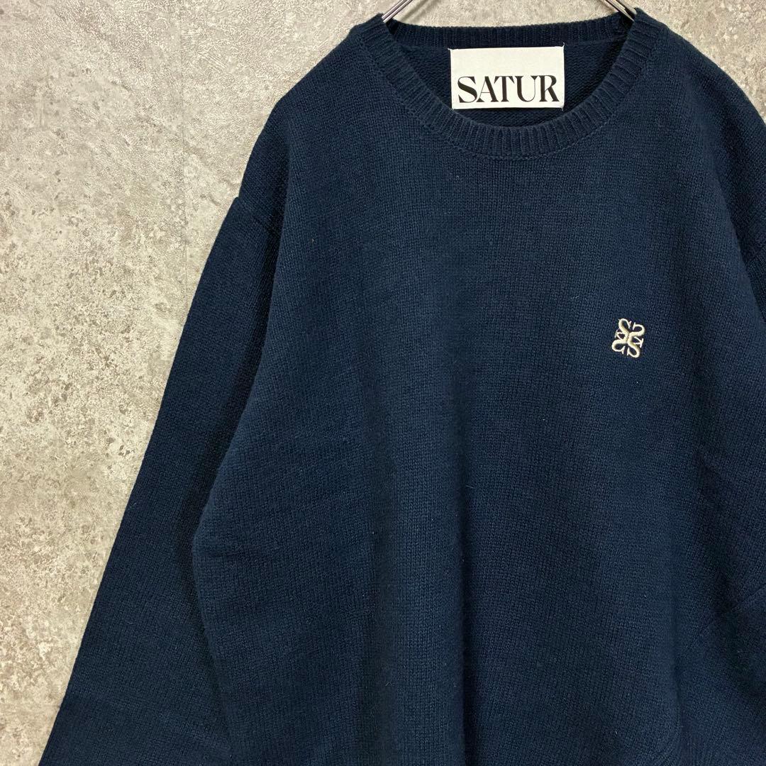 SATUR セター アシンメトリーニット セーター 刺繍ワンポイント ネイビー