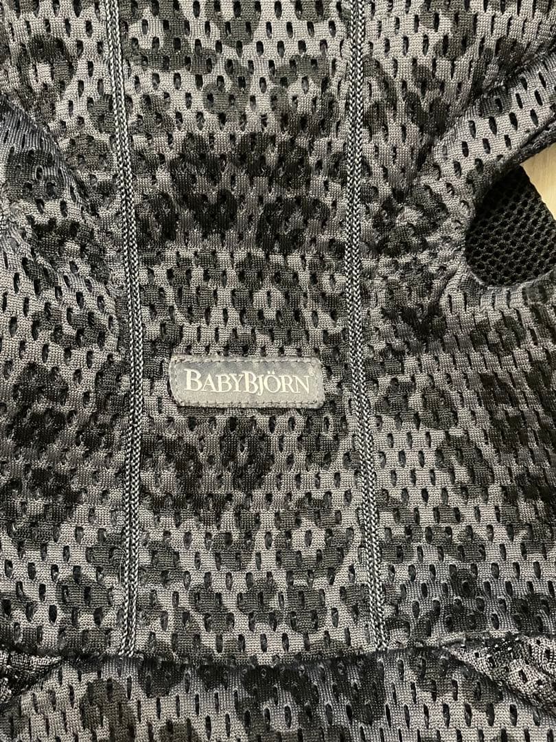 BABY BJORN ベビーキャリアMOVE エアリーメッシュ　ヒョウ柄