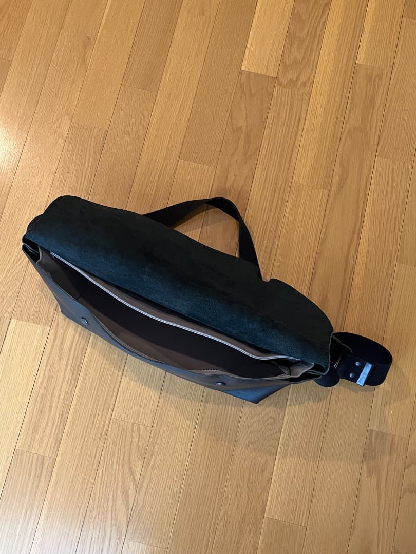 値下げ/Uni&co/ユニアンドコー/レザー/メッセンジャーバッグ/M/大きめ