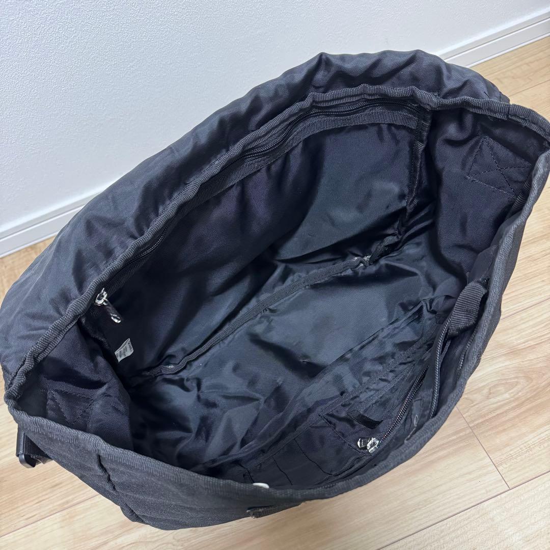 CUNE メッセンジャーバッグ