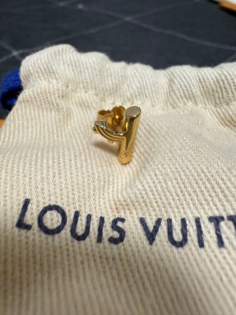 LOUIS VUITTON ルイヴィトン LV＆ME イニシャルＹピアス