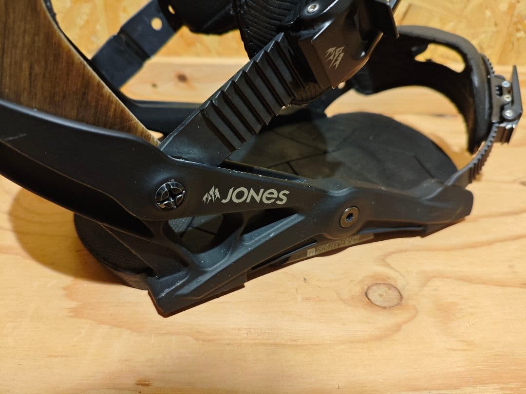 定価8.5万円JONES APOLLO Mスノーボードバインディングビンディング