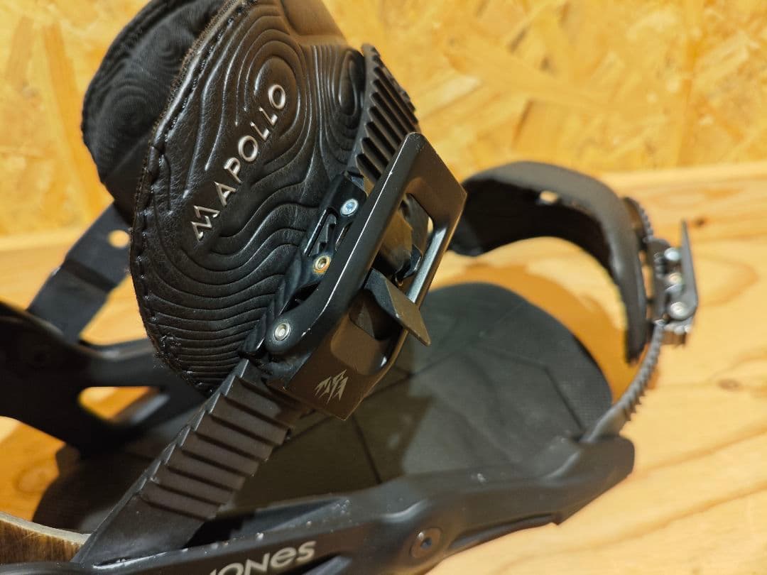 定価8.5万円JONES APOLLO Mスノーボードバインディングビンディング