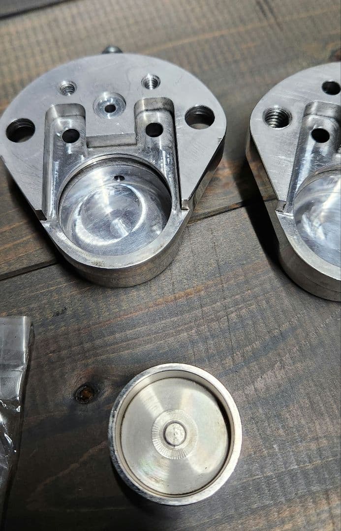 ハーレーJB２ポットキャリパー+キャリパーサポート+シールキット　ジャンク品