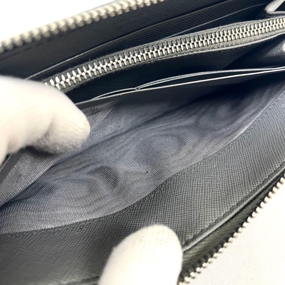 プラダ　長財布　三角ロゴプレート　サフィアーノレザー　ラウンドファスナー　グレー