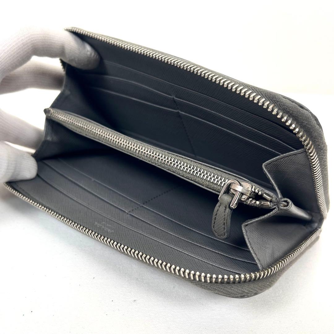 プラダ　長財布　三角ロゴプレート　サフィアーノレザー　ラウンドファスナー　グレー