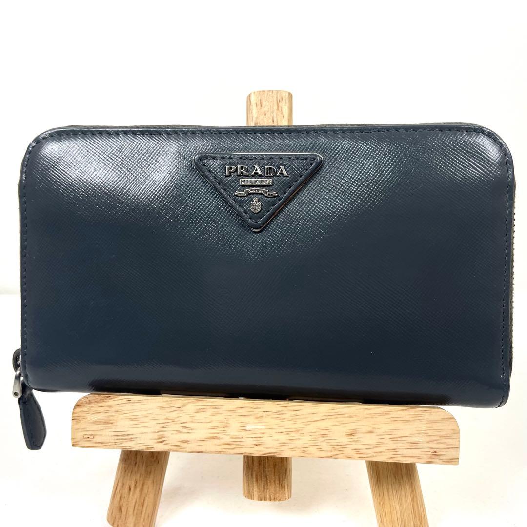 プラダ　長財布　三角ロゴプレート　サフィアーノレザー　ラウンドファスナー　グレー