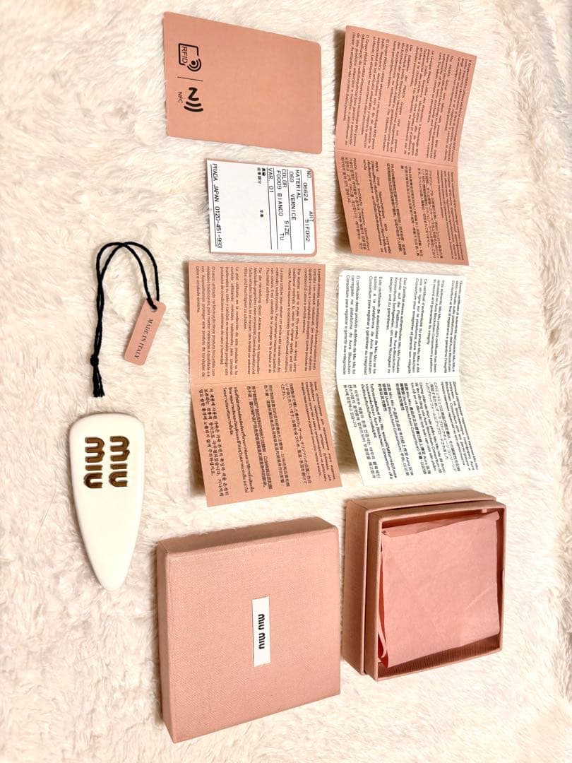 【100%正規品】新品未使用！miu miu ロゴ ヘアピン ホワイト ゴールド