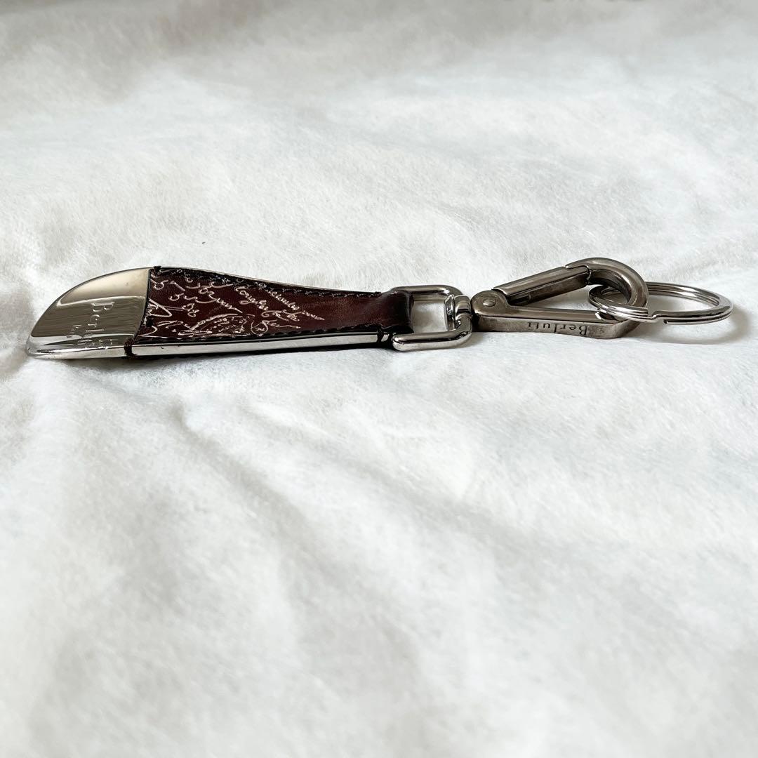 ベルルッティ　シューホーン　キーホルダー　カリグラフィー　レザー　茶色　チャーム