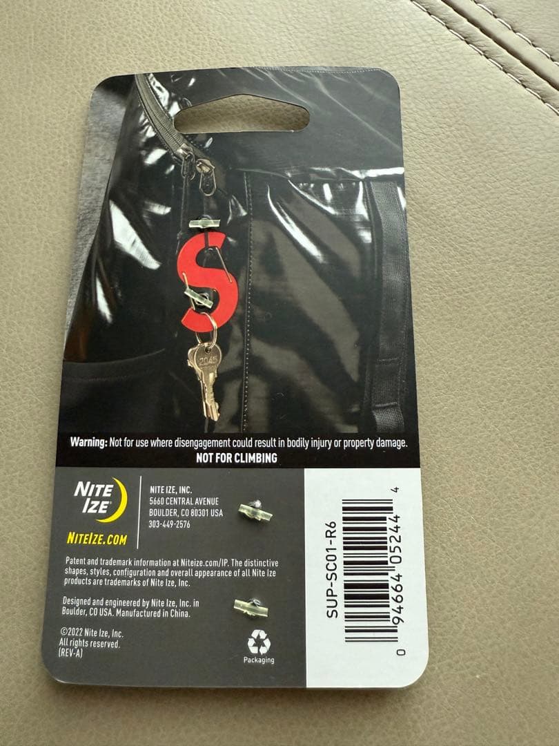 supreme sロゴ　カラビナ　キーチェーン