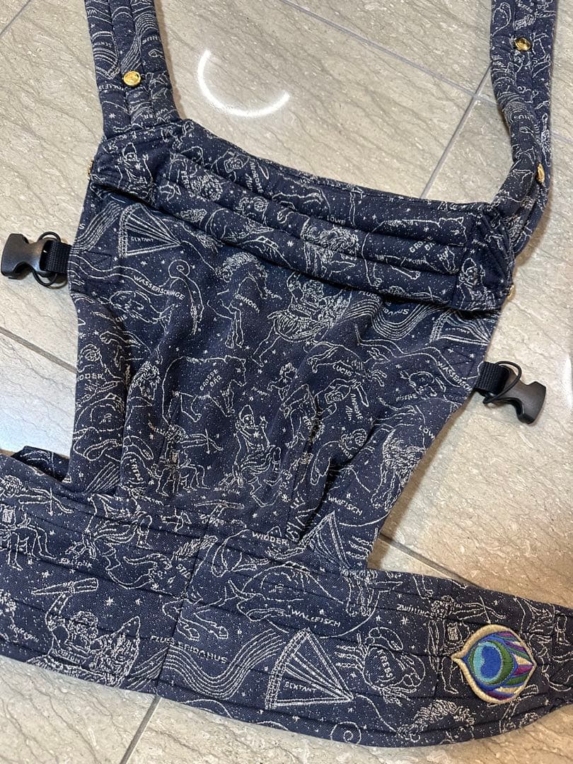 【artipoppe】 アーティポッペ　抱っこ紐 星座柄　インサート付き