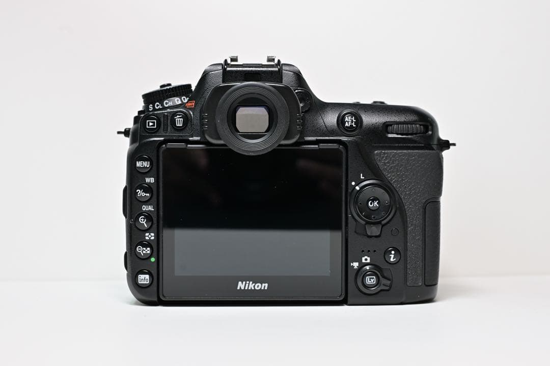 (完全動作品)Nikon D7500 ボディ(SDカード付属)　一眼レフカメラ