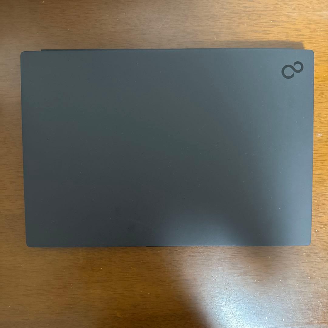 未使用に近い　FMV LIFEBOOK UH90/H1 ビクトブラック　ケース付