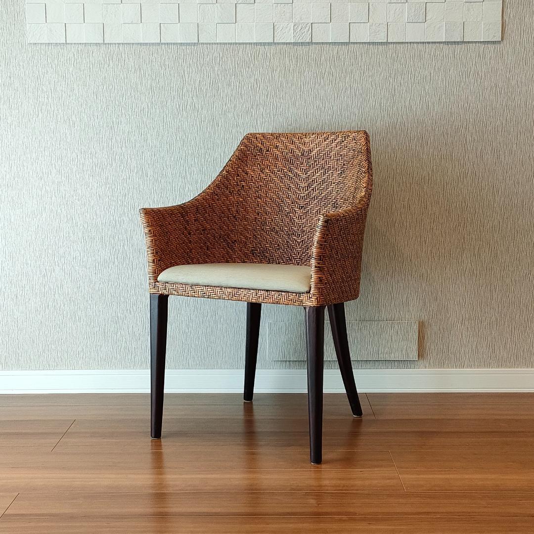 〈美品〉ラタン　アームチェア　ダイニングチェア　アジアン