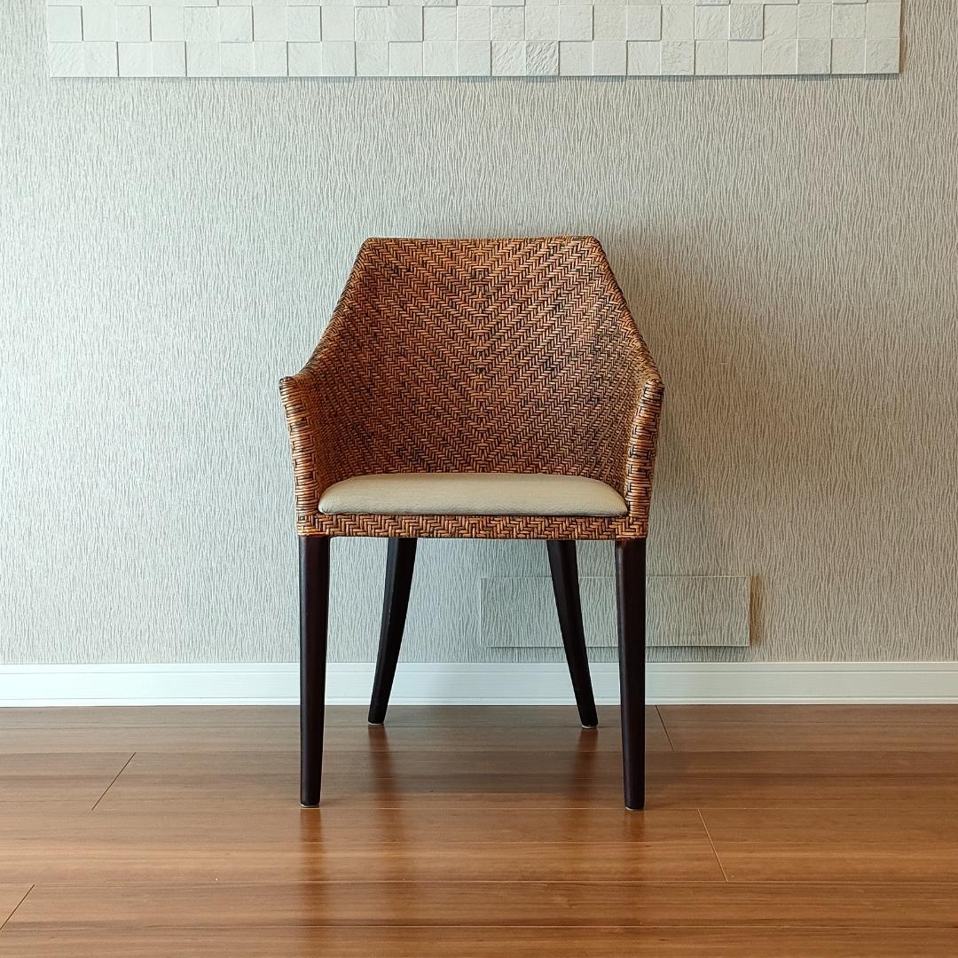 〈美品〉ラタン　アームチェア　ダイニングチェア　アジアン