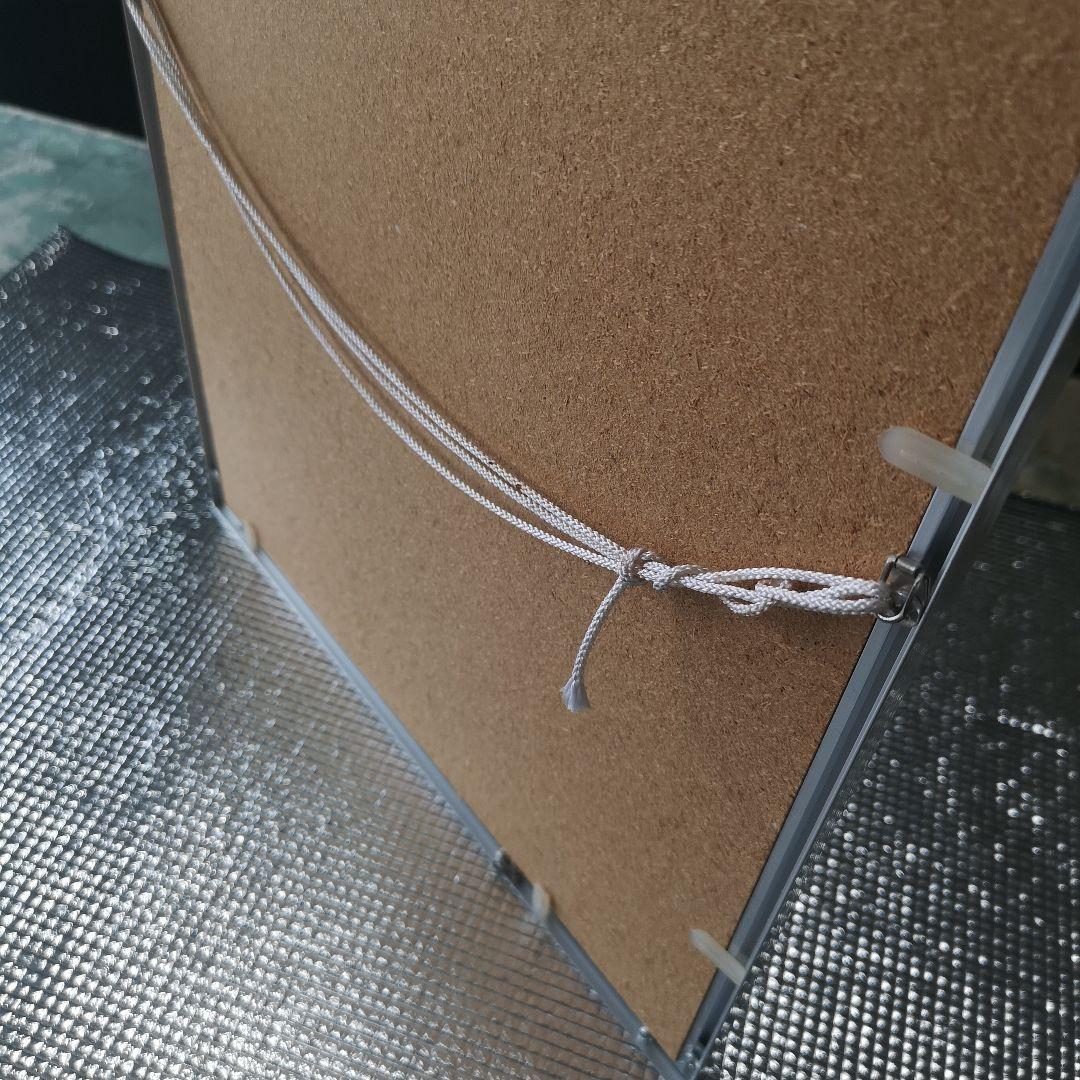 大自然の中で、座禅を組み笑いの高橋信次先生の生写真　大サイズ