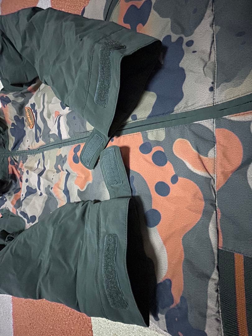 BURTON 迷彩柄 スノーボードウェア Mサイズ