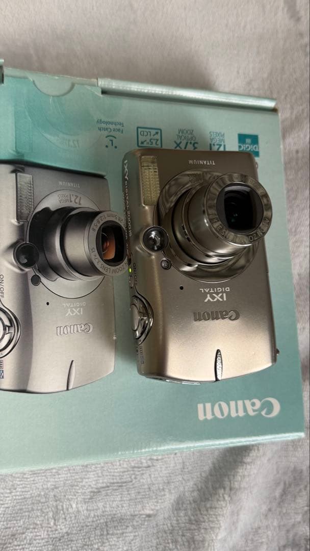 Canon IXY DIGITAL 2000IS 本体と付属品