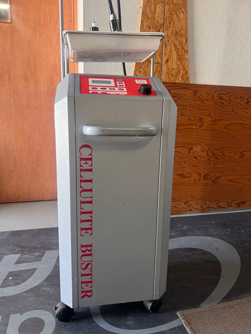 引き取り値引き可CELLULITE BUSTER 吸引カップ付き 取説付き