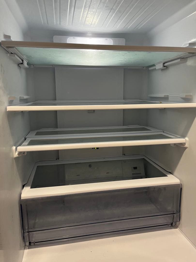 シルバー冷蔵庫 3棚 冷凍室付き
