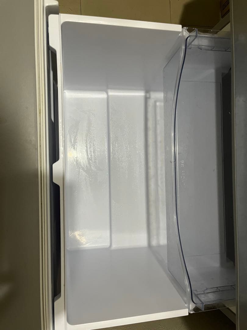 シルバー冷蔵庫 3棚 冷凍室付き