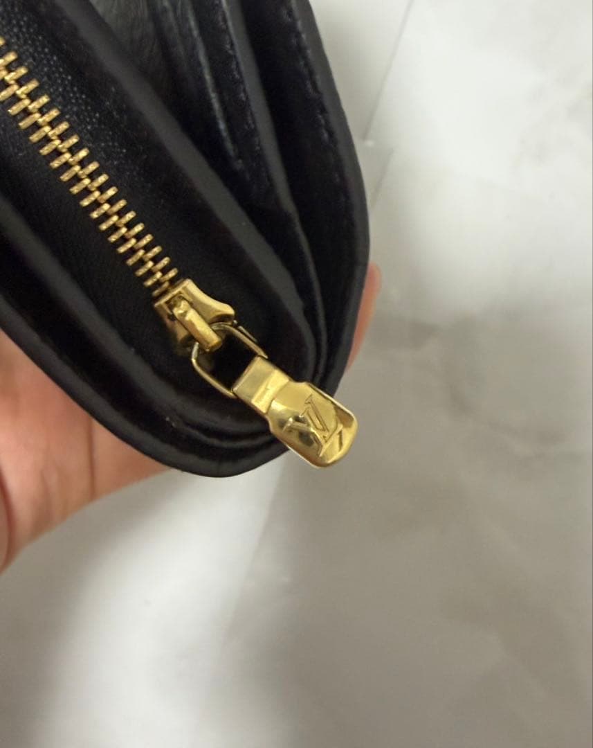 Louis Vuitton ブラックレザー